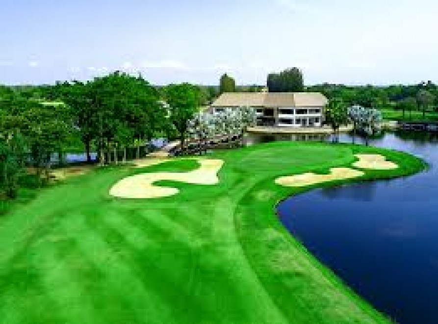 Watermill Golf Club and Resort の成木とフェアウェイ